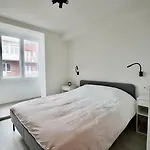 Ruim En Lichtrijk Op 100m Zee Te