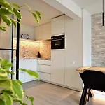 Ruim En Lichtrijk Op 100m Zee Te